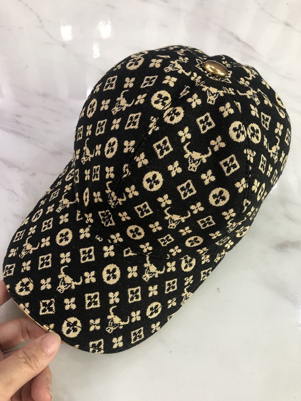 ブランド帽子側面デザイン